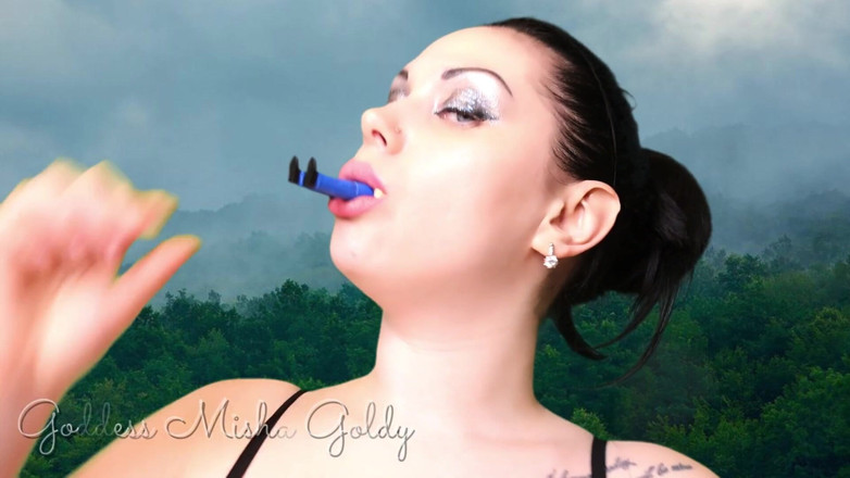 Goddess Misha Goldy: Dudaklarım - minik insanlar için cehennemin kapısı! Yutma fetişi