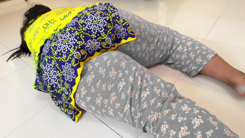 Aria Mia: Tamil Big Ass 19 Year Old Sexy Stepsister Fucked by Punjabi...