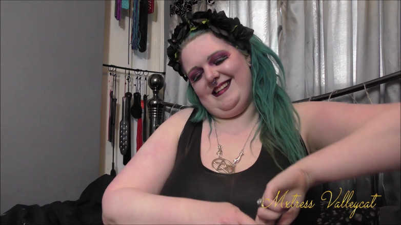 Mxtress Valleycat: My nails and the confetti balloon