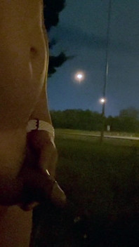 Miezul nopții Roadside Piss Flex: Dumnezeu musculare goale dezlănțuit