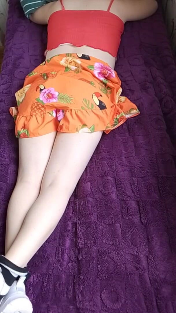 Kitty_Cross: Mboy bollente ora di andare a letto vuole solo un...