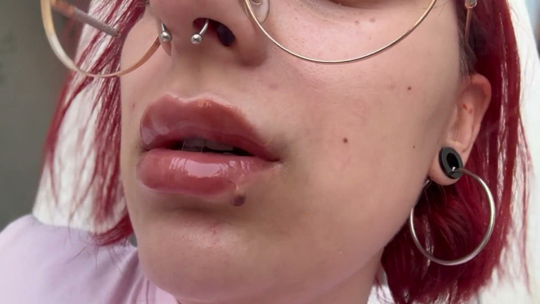 lanalovacutie: Close up Smoking with Lipgloss