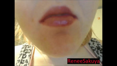 Renee Sakuya: Nanášení rtěnky a líbání na obličej