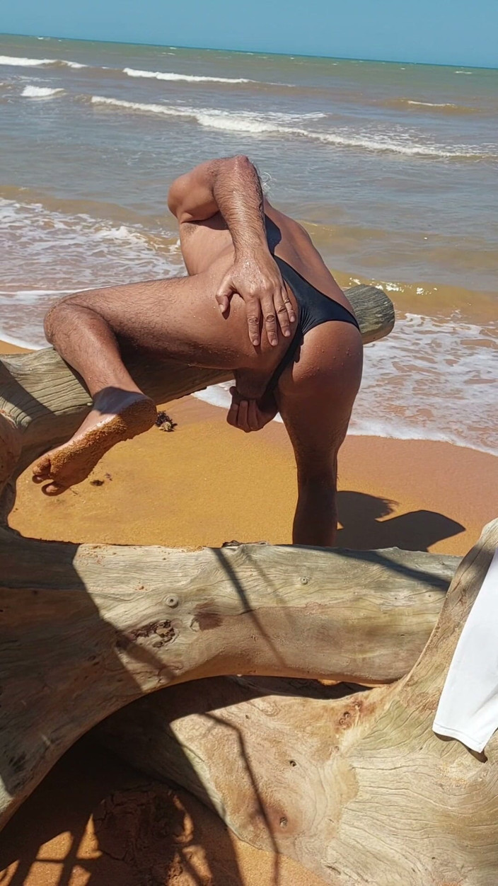 Ladysilvas: Ladysilva Crossdress Di Pantai Dalam Seluar Dalam – Pantat Panas