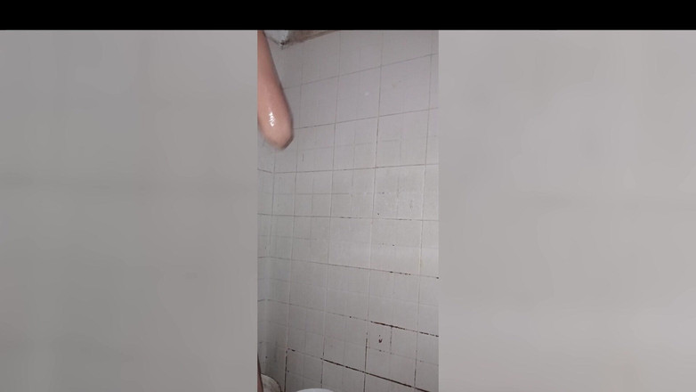 HomemadeTeenhot18: Teens18+'ın banyoda videosu