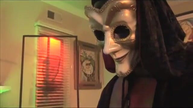 Bizzarre X: O petrecere de mascaradă