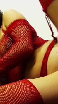 Farrah Fox ssie i pieprzy anonimowego kutasa w Gloryhole