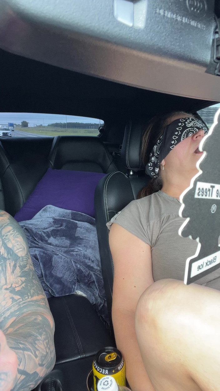 KingDom24: Spermaschlampe beim autofahren 2