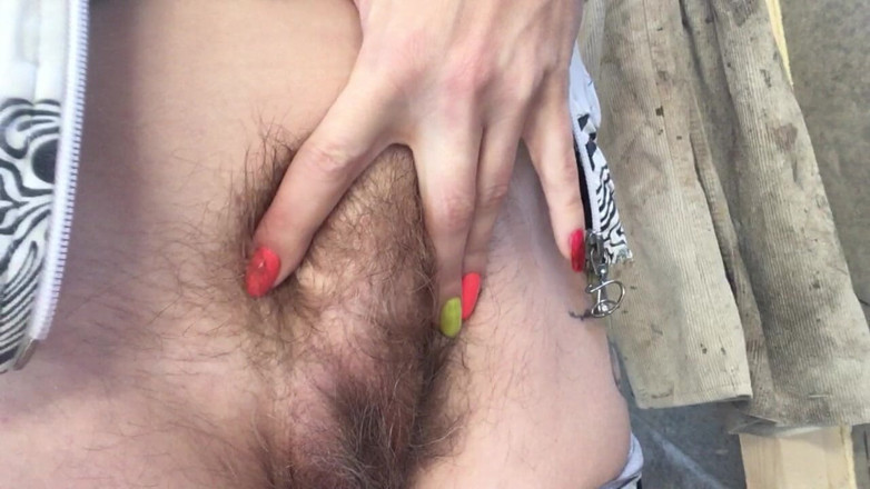 Risky Hairy Couple: ช่วยตัวเองเสี่ยงภัยที่นั่งก่อสร้าง