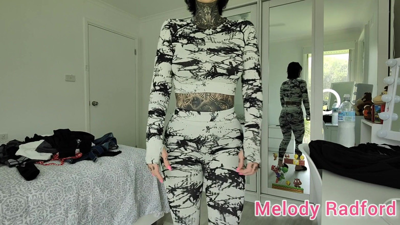 Melody Radford: 시스루 블랙 란제리와 체육관 스타킹을 신은 Melody Radford Onlyfans