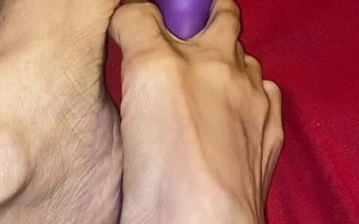 Naelor: 2.melove Playing with Her Dildo Friend with Her Small Feet