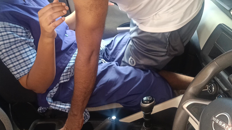 Palani69: Uniform studentka má sex v autě s nevlastním otcem, část 3