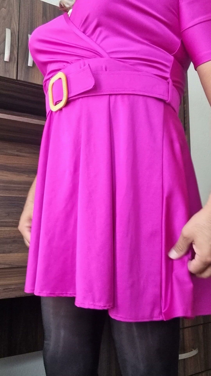 Sexy shinny clothes: Sexy, freches rosa Kleid der frechen Dame