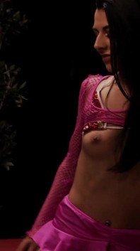 Anale profondo per due ragazze che adorano il sesso a tre
