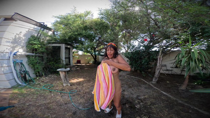 Twisted Nymphs: Twisted Nymphs - sexy party in piscina di rosie e pam -...