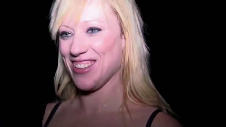 Creampie Clinic: Doggers meletupkan puting besar blonde jalang