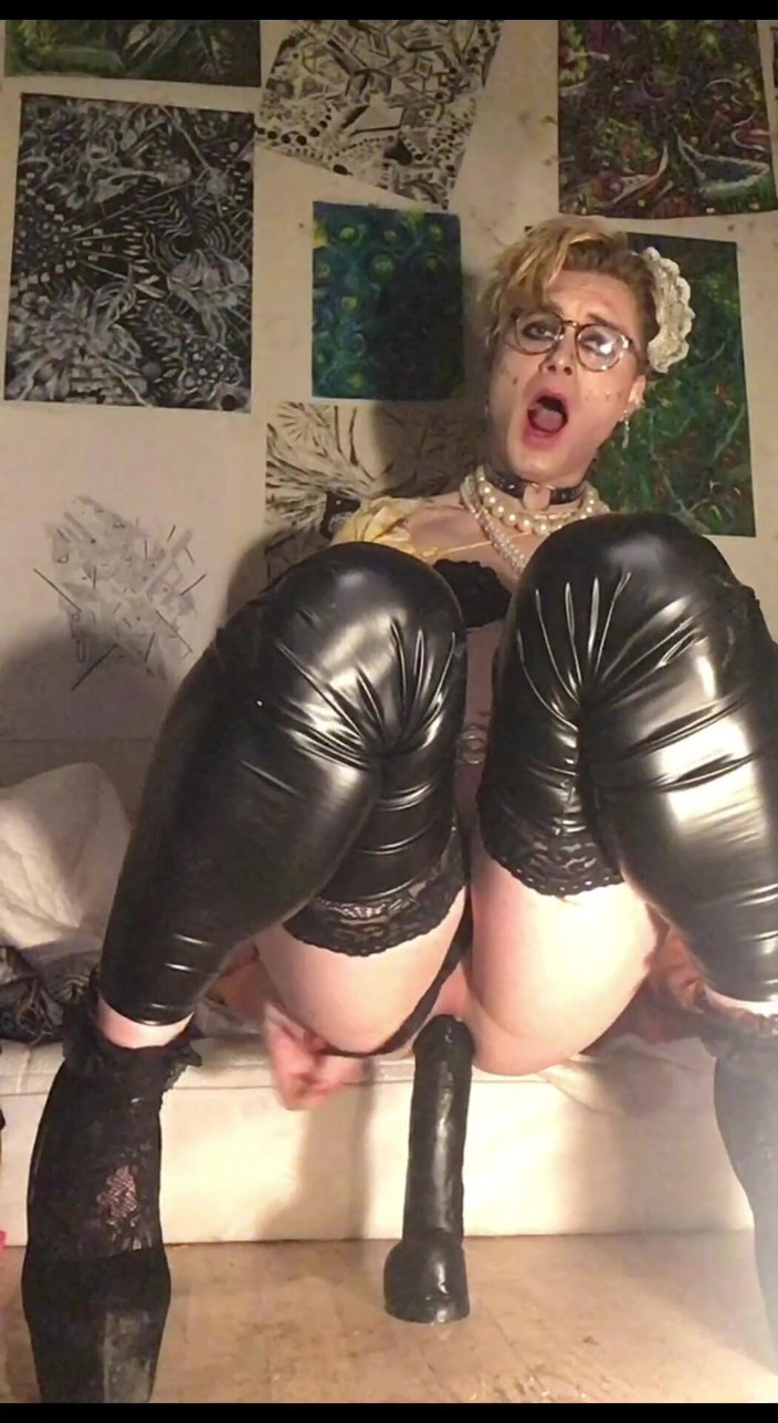 Sissy Cindy Slut: Kadın Kılıklı Kız Jes Brinch Büyük Zenci Yarağını Seviyor