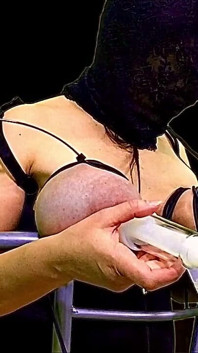 Pompaggio estremo del capezzolo di hucow in cam b