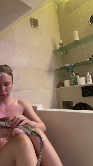 SweetLucy96: बड़े स्तन और कठोर निपल्स