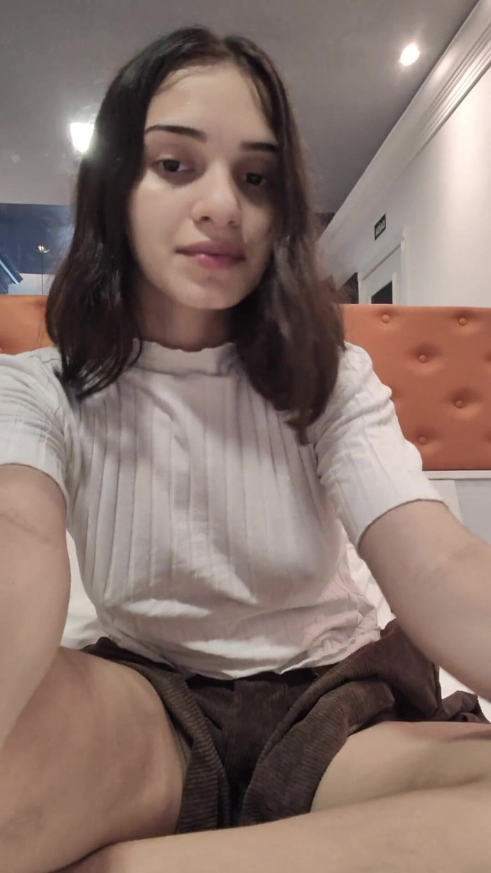 Alice Lima: Сексуальна жінка карає свою кицьку мастурбатором і фалоімітатором