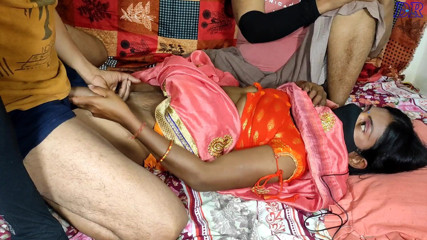 DeepReenu123: Desi Indian Bhabhi Ne Saree Pahanker Apni Bur Apne Boyfriend...