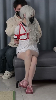 My Cute Girlfriend in White Stockings and White Hair Played Bondage Games with Me, Walking with My Hands Tied and Shackles on My Feet