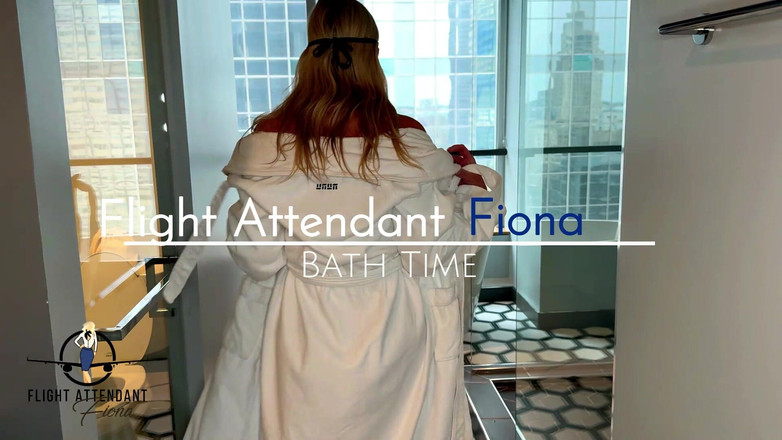 Flight Attendant Fiona: Distracție în cadă cu un vibrator