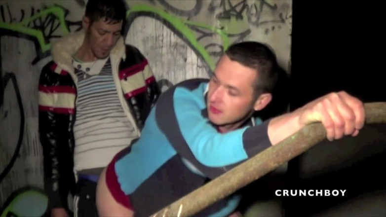 ARAB FUCKERS WITH HUGE COCKS: Baisée dans la nature la nuit par un bad boy...