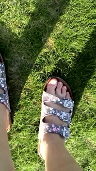 di kaki di balik sandal 1