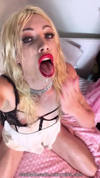 Myslím, že vypadám víc hezky pokrytá mrdkou