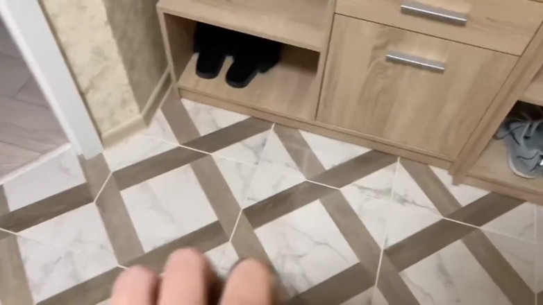 teenstep: Aku ketemu sama tetanggaku yang masih muda di lift dan...