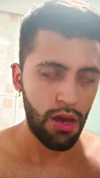 No hands water masturbation. Letting the stream of water fall on my big uncut latino cock until it makes me cum hands free ?