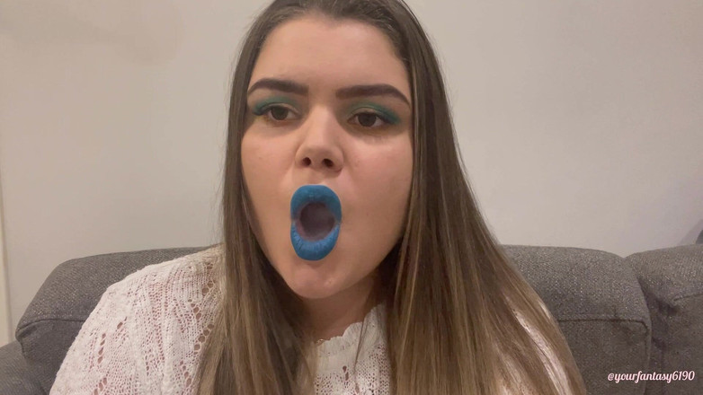 Your fantasy studio: Hrajte si s kouřem se světle modrou rtěnkou