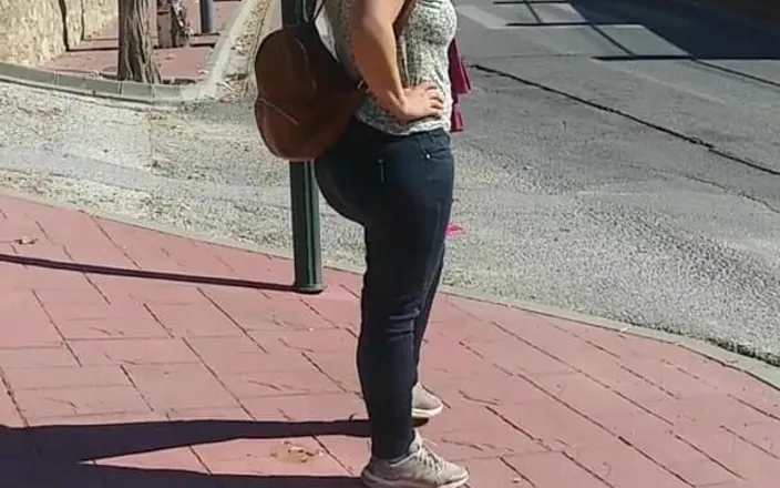 DragonGalaxy11: Risky blowjob from stranger on bus