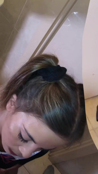 Camille Oceana a pedepsit-o pe studentă pentru a lua muie