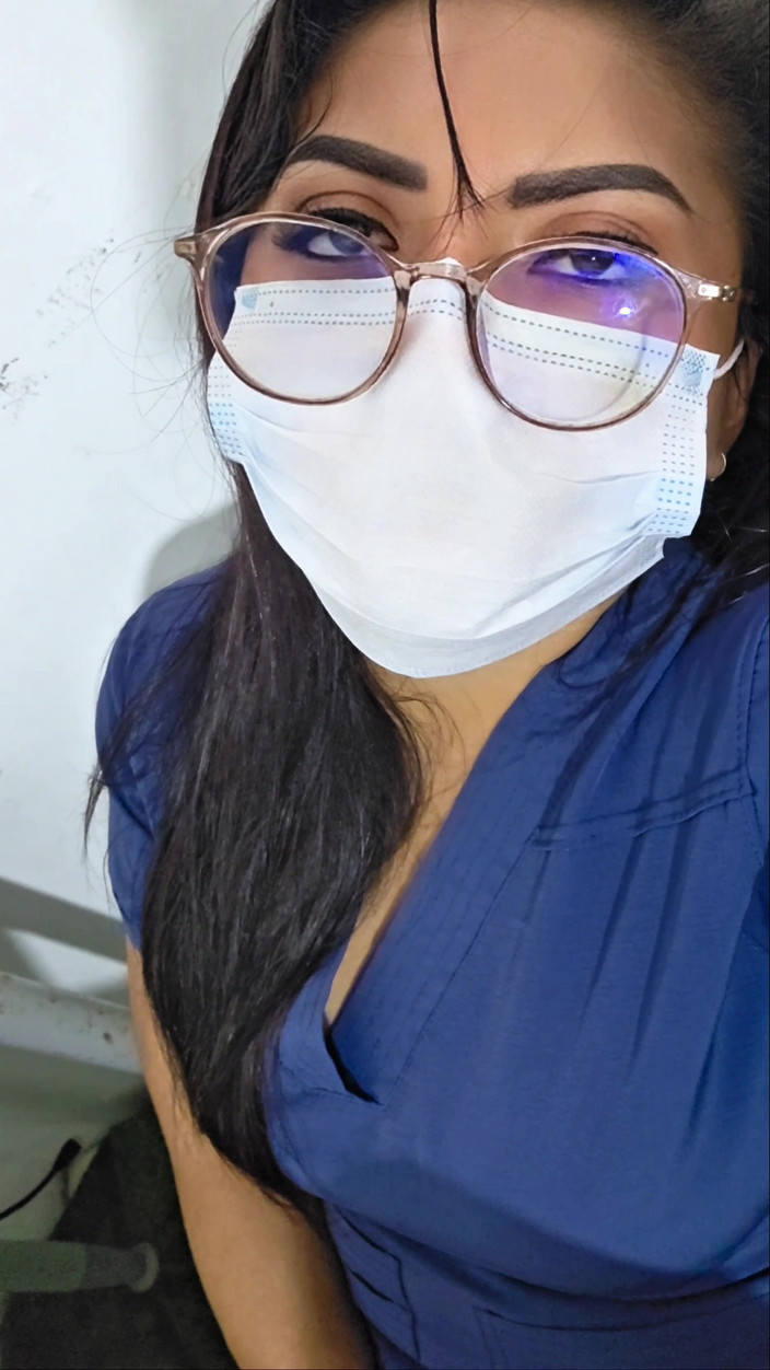 InsaciableX: 看護師が一人で仕事をしている 今日は患者がいません!