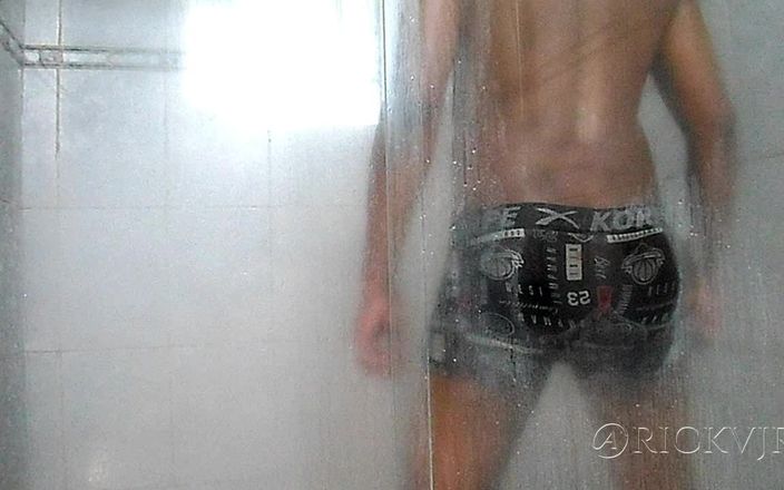 Rickvjr: Twerking en el baño # 2 bailando bajo la ducha