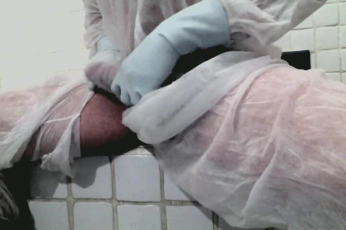 Demon Maniac 33: Gemaskerde femboy in pak plast zichzelf en komt klaar