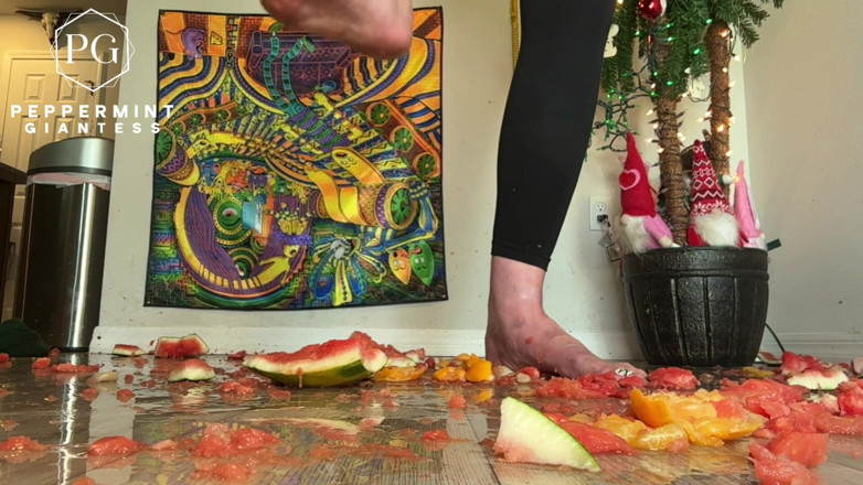 Peppermint Giantess: 67 reuzin maat 16 slo-mo voeten verpletteren slow-motion sinaasappelen en watermeloenvernietiging