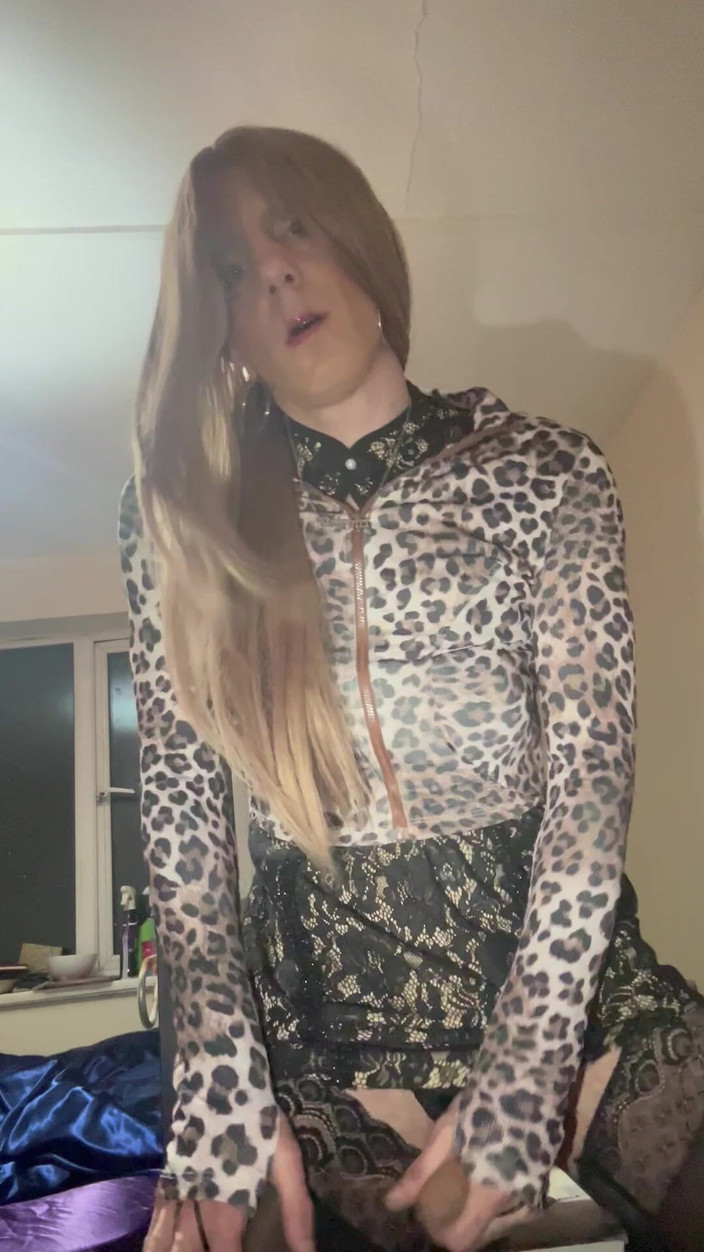 Jessica silk: 딜도를 타는 Jess Silk