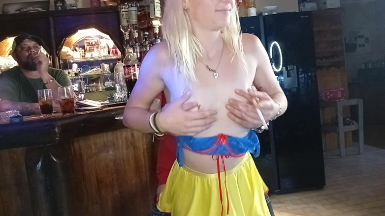 18blondteen: コスプレが大好きな継娘とのキンキーな楽しみ