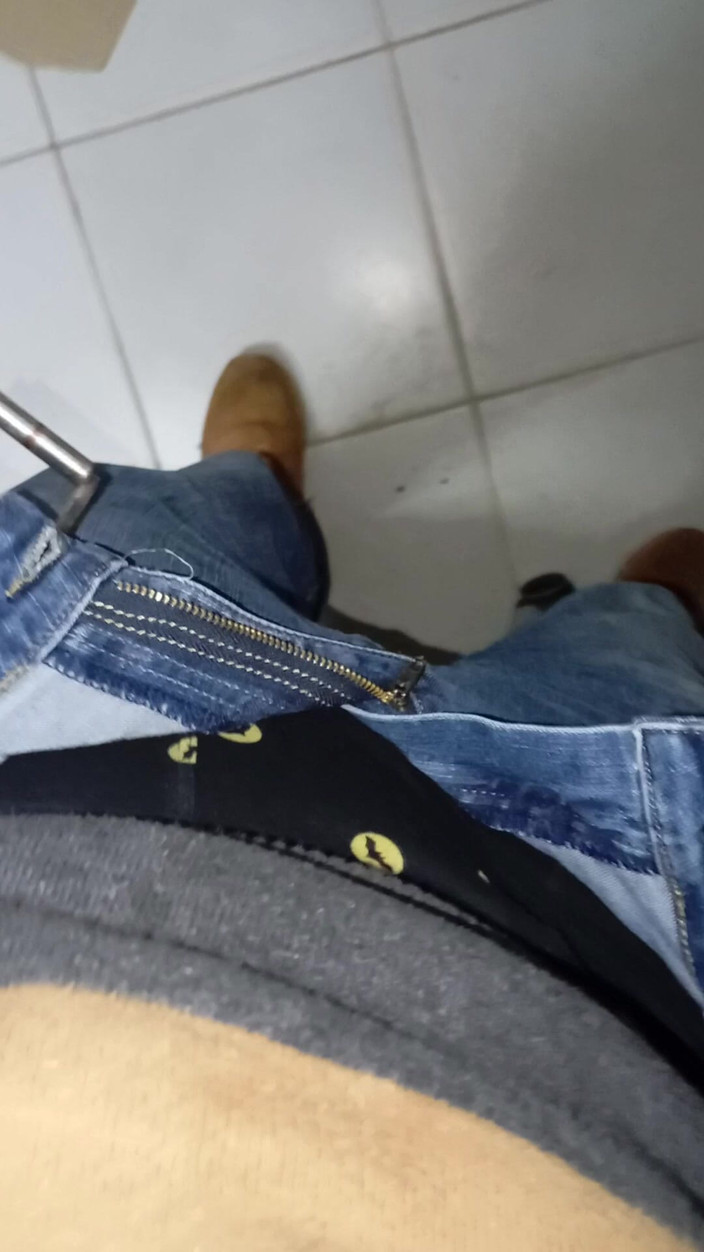 A large Portuguese dick: Tirar as Calças
