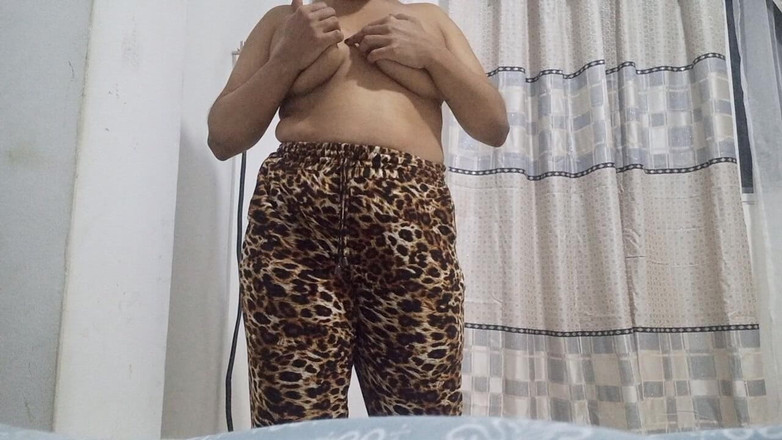 PATY PATY: Мой сводный брат делает себе богатый массаж ее сисьок и тугой киски, пока у нее не будет оргазм