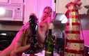 Fetish and BDSM: In de keuken hadden deze twee super hete meiden hun...