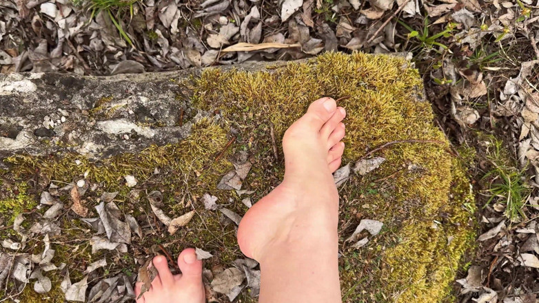 Vasya Sylvia: Barefoot Walk in the Forest - Foot Fetish - Bare Feet!