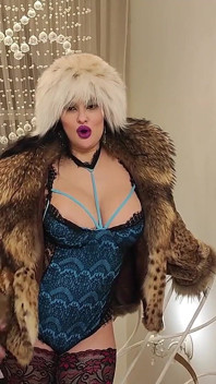 Goddess in Furs, Toilet Slavery