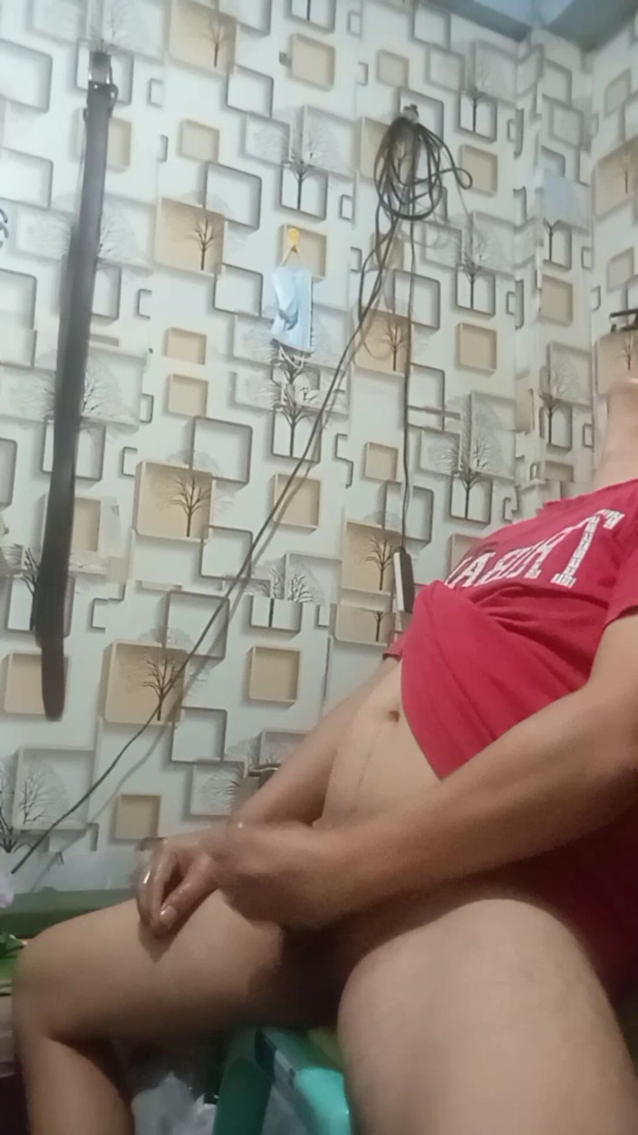 Talahib23: Цей гарячий вітчим, чия кімната поруч з моїм, це щось інше - він красивий, і у нього теж величезний член