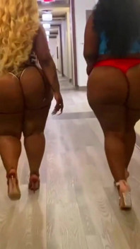 Ik heb een relatie met Jada Thyck en ze kreeg een dikke kont
