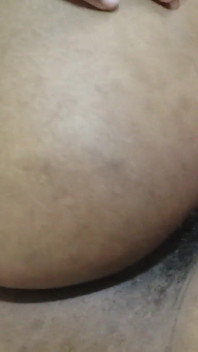 大屁股继母为了保守她的秘密而被插菊花