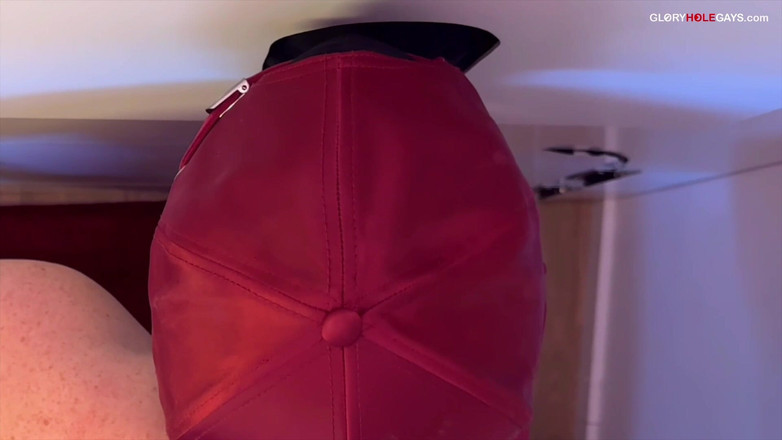 GLORYHOLEGAYS: Giovane ragazzo gay al gloryhole - oltre un'ora di azione senza...